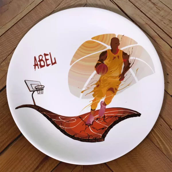 Plato de porcelana con una ilustración de un jugador de basket