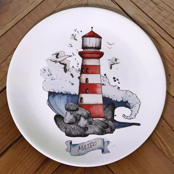 Plato con una ilustración de un faro marinero personalizado con nombre