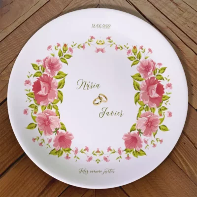 Plato de porcelana con unas preciosas rosas