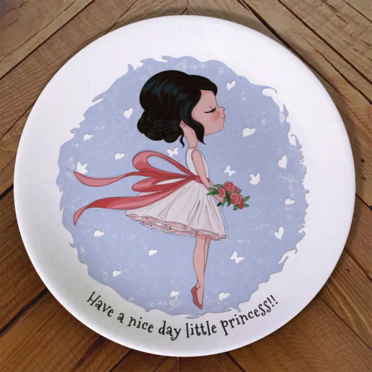 Plato porcelana personalizado dibujo chica con un precioso vestido blanco nice day