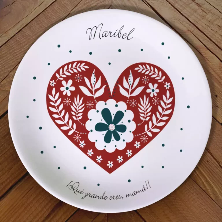 Plato personalizado con dibujo de corazón rojo