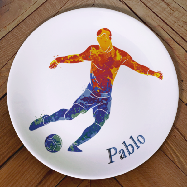 Plato con una ilustración de un futbolista personalizado con nombre