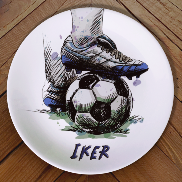 Plato con una ilustración de un toque de futbol personalizado con nombre